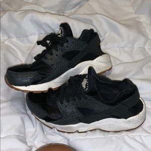 Women’s Nike huaraches